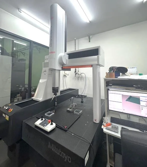 Mitutoyo coordinate measuring machine in the inspection room
