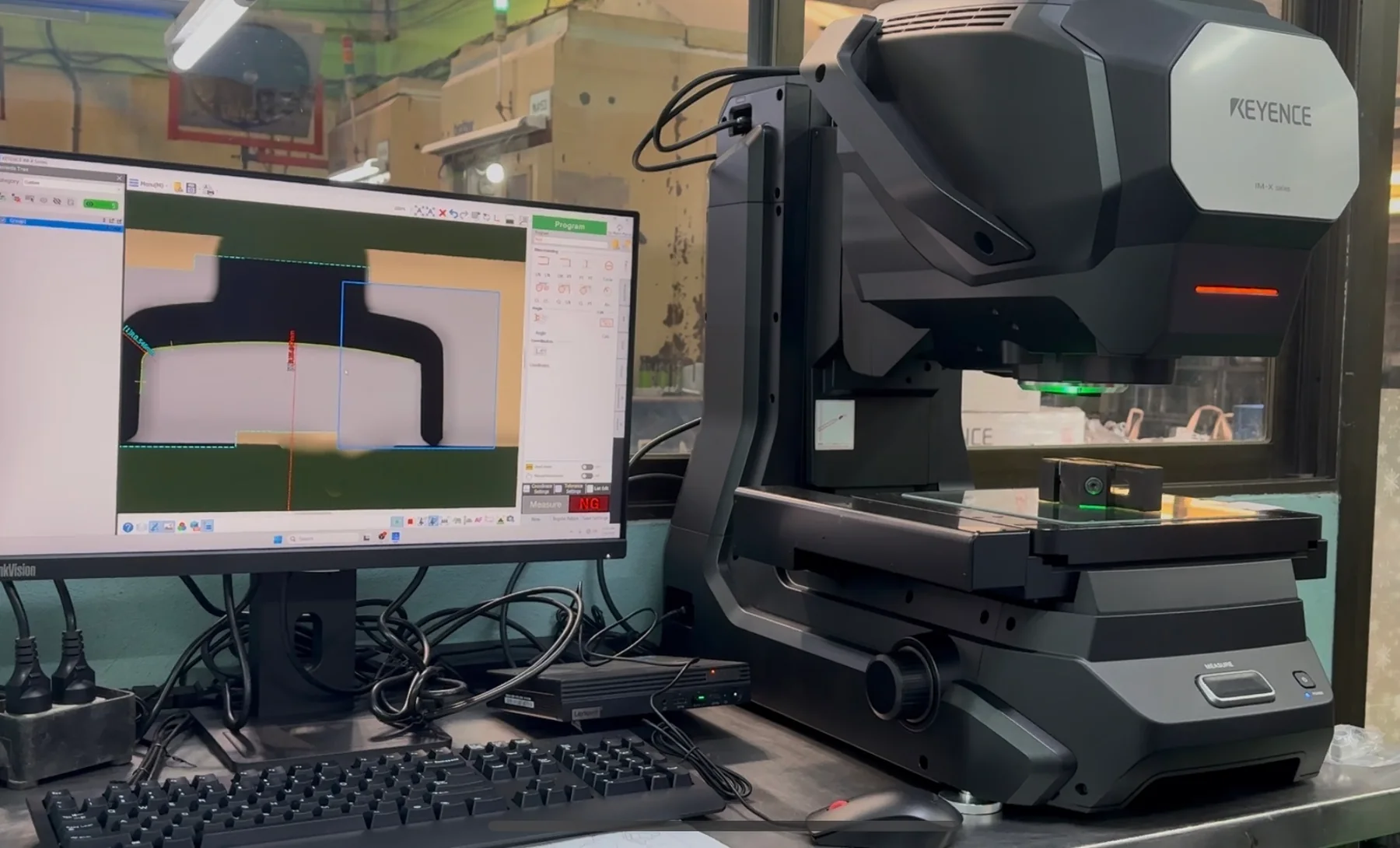 KEYENCE IM-X1000 Image Dimension Measurement System in the inspection area
